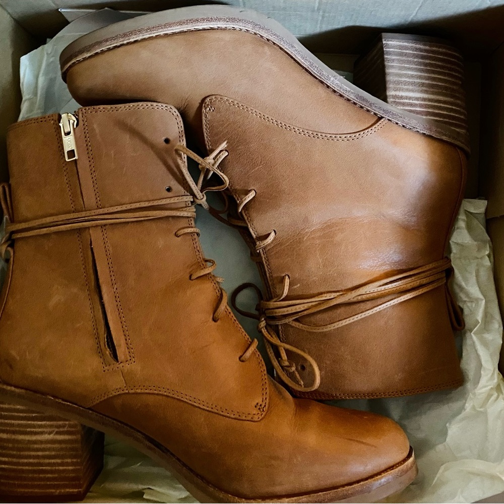 UGG Oriana Lace-Up Boots - Size 10